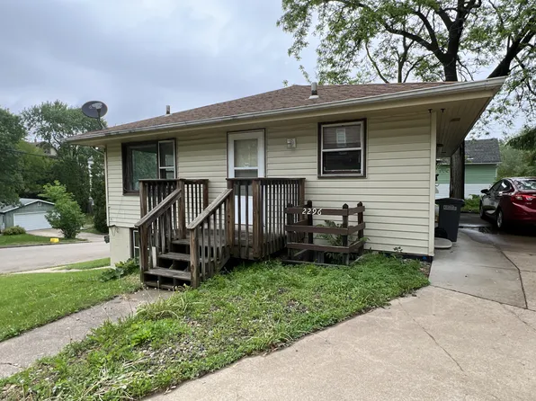 2296 Woodworth St, Dubuque, IA 52001