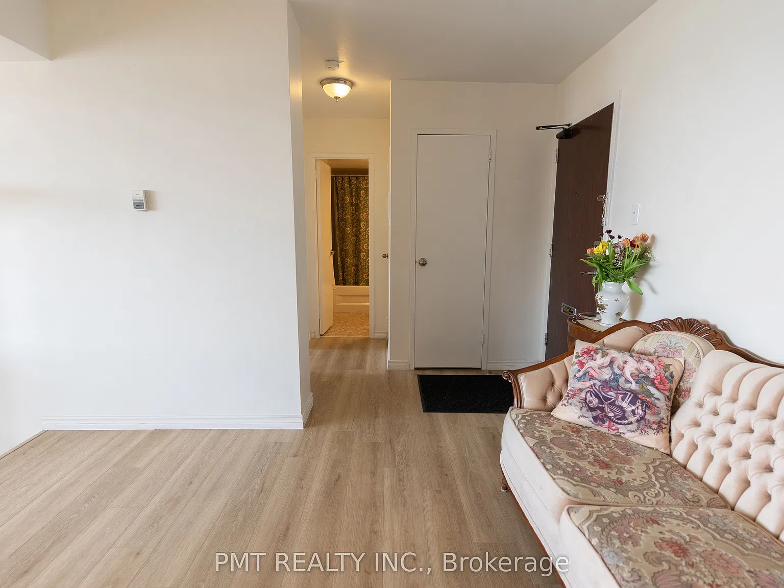 20 Forest Manor Rd — Photo 2