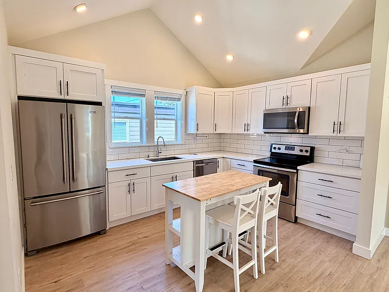 1609 E Columbia St #4 — Photo 4
