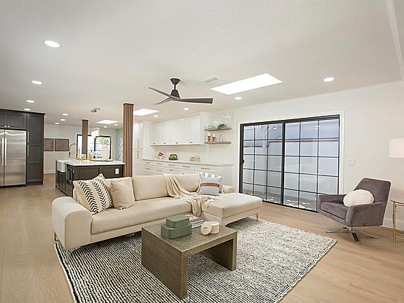 3rd image of 4367 Summit Dr #1