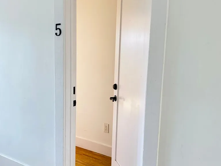 1672 S Harvard Blvd — Photo 5
