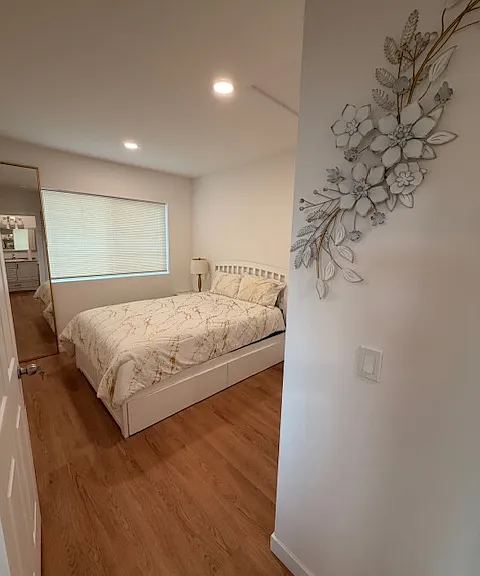 6917 Vanalden Ave — Photo 3