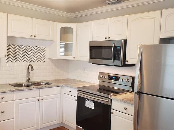 4th image of 3109 W Hartnett Ave