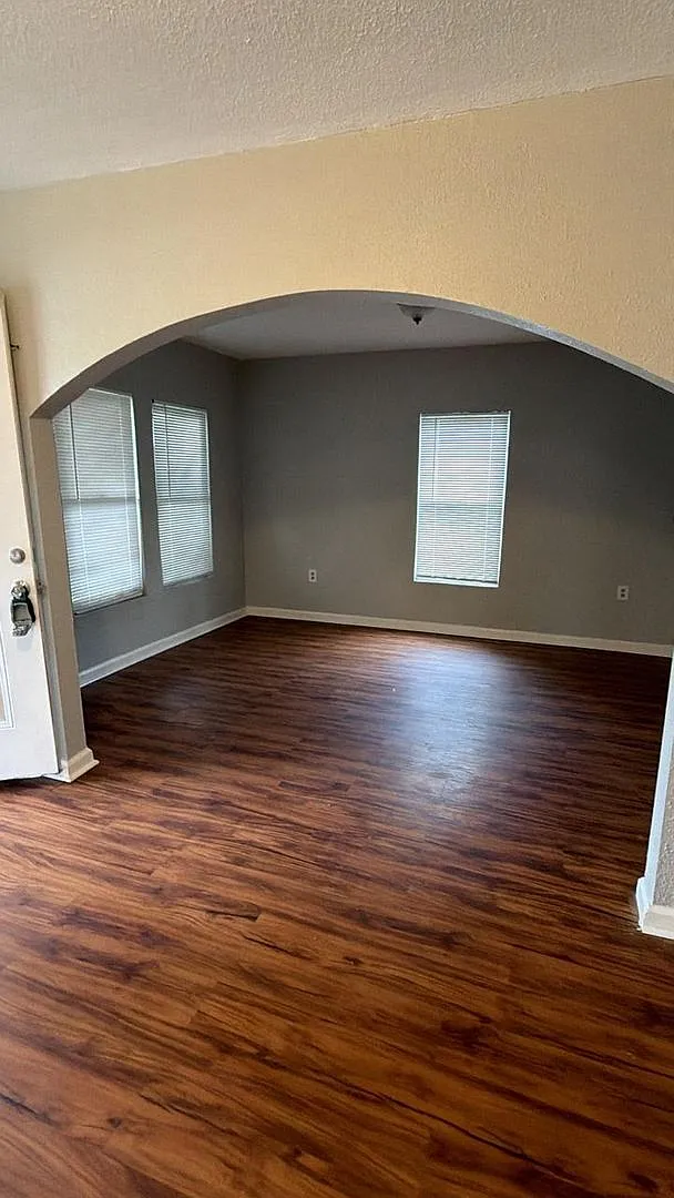 Property under renovations! — Photo 4