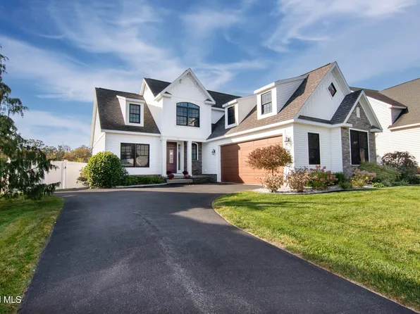 9 Sunflower Terrace, Clifton Park, NY 12065