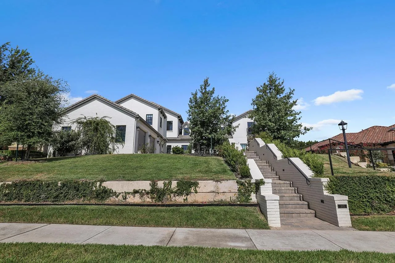 5 bed, 3.5 bath, 4046 sqft, $8,950 — Photo 1