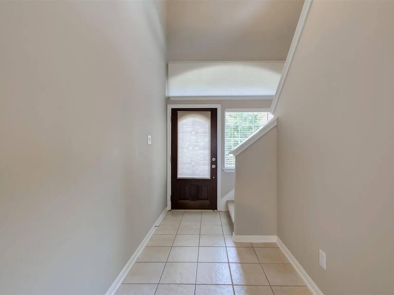 3 bed, 2.5 bath, 2020 sqft, $2,100 — Photo 3