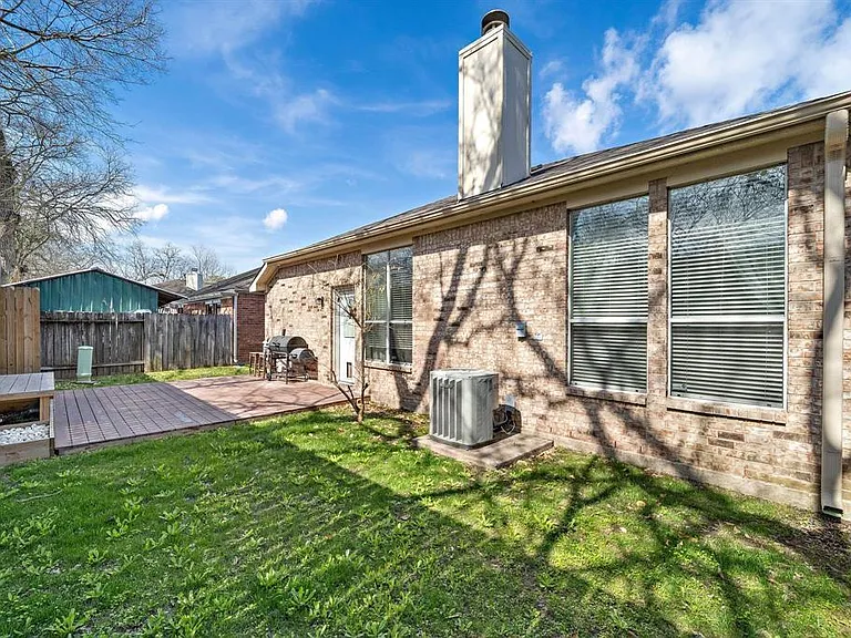1830 Sherwood Forest Cir — Photo 6