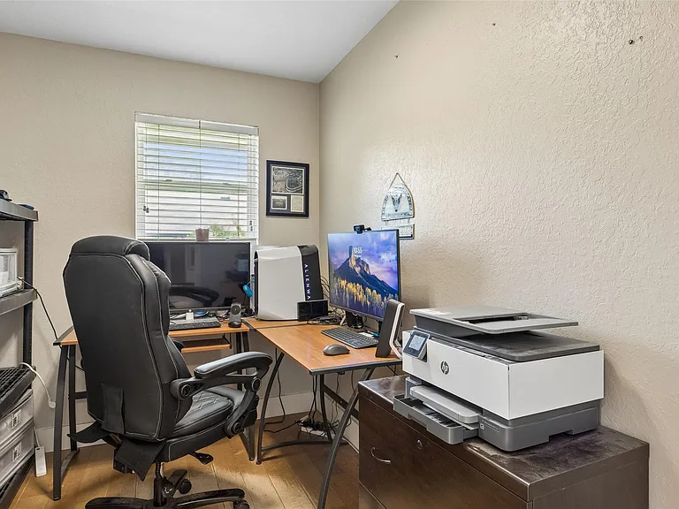 1203 Oakwood Trl — Photo 14