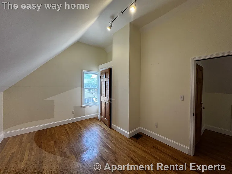 30 Hume Ave — Photo 5
