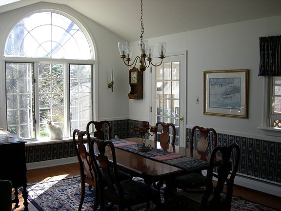 Oversize dining rm, opens to covered balcony
