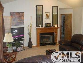 Vaulted ceilings in living rm