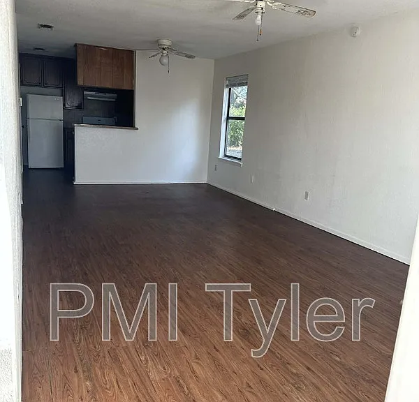 2815 W Shaw St — Photo 5