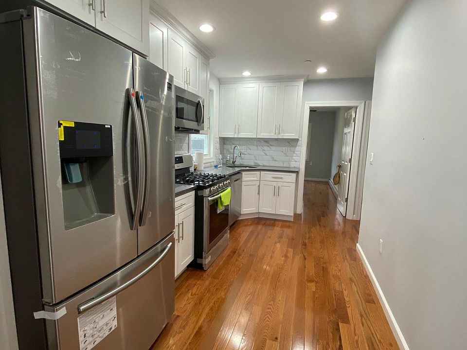 1st image of 10446 125th St