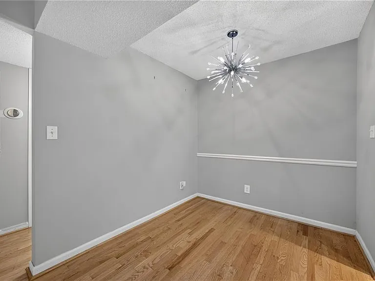 1021 Chastain Park Ct NE — Photo 5