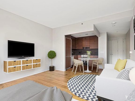 2nd image of 540 W 28th St APT 7A