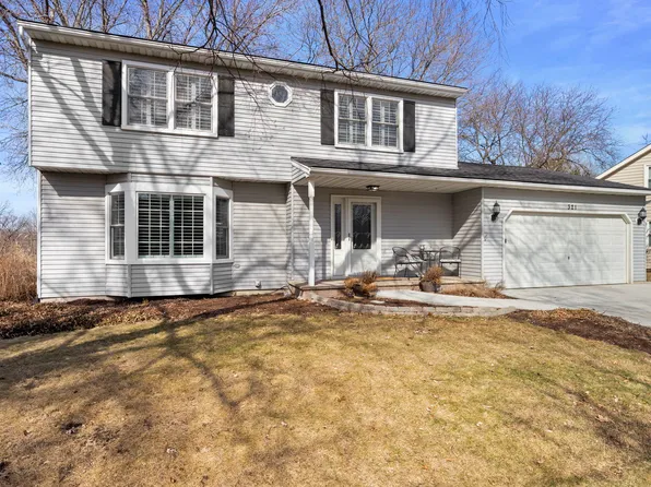 321 Carriage Hill Rd, Naperville, IL 60565