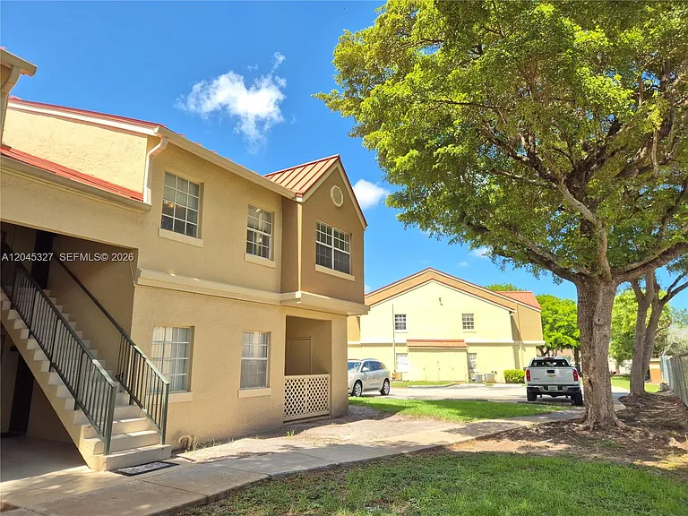 18310 NW 68th Ave #P — Photo 11