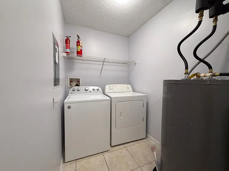 3921 SW 34th St #301 — Photo 28