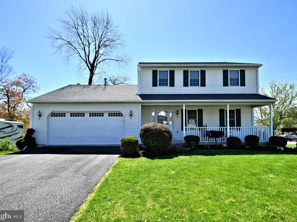 400 Antietam Dr, Douglassville, PA 19518