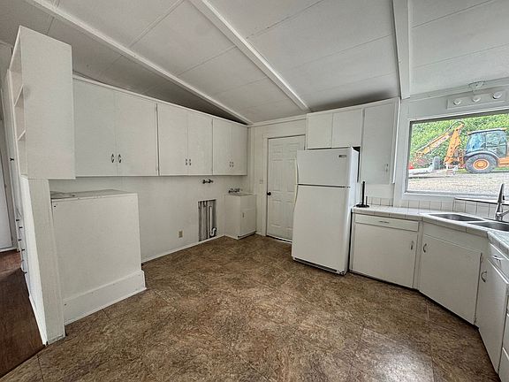 5th image of 1046 NE Lincoln St