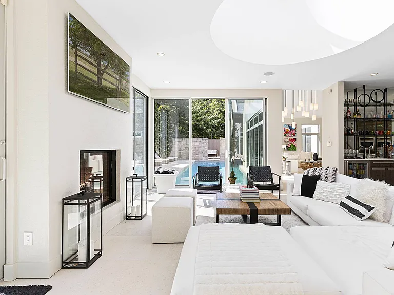 7 Rolling Wood Ln — Photo 10