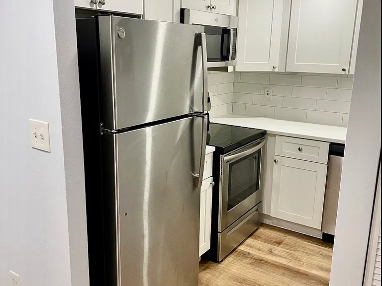 517 Hancock St #11 — Photo 2