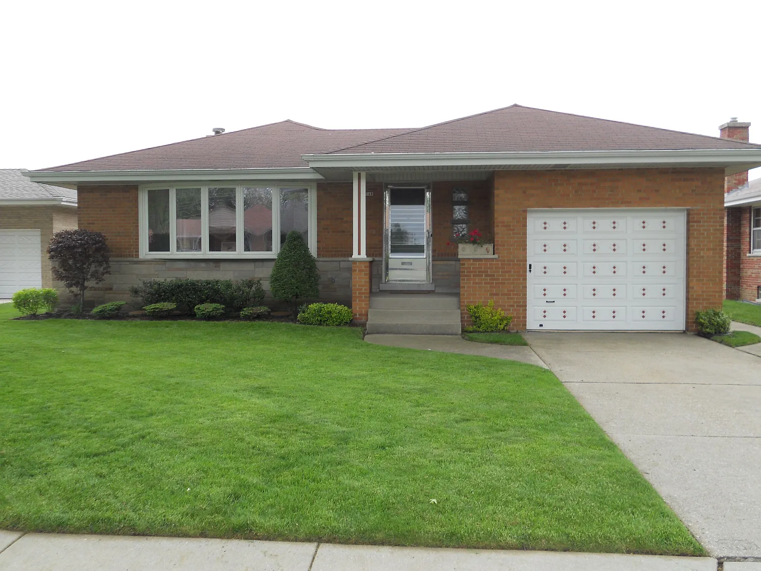 8548 W Brodman Ave photo 1