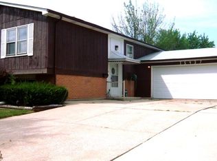 15437 James Dr, Oak Forest, IL 60452