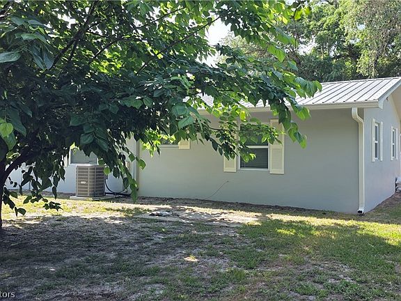 5th image of 3639 SW 19th St