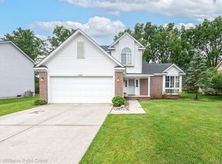 7845 Academy Ct E, Waterford, MI 48329