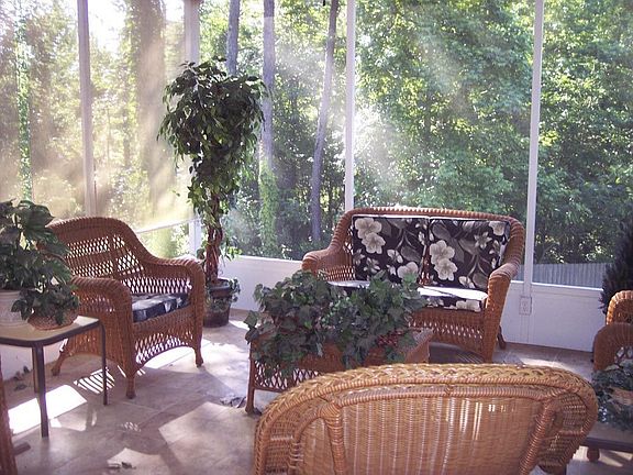 Large Screened in Porch