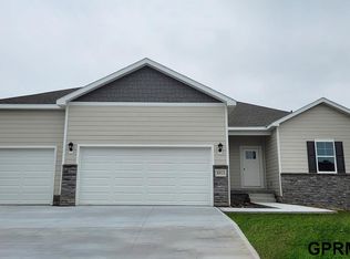 17063 Reynolds St, Bennington, NE 68007