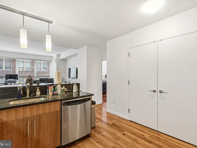 1425 Locust St #4E — Photo 12