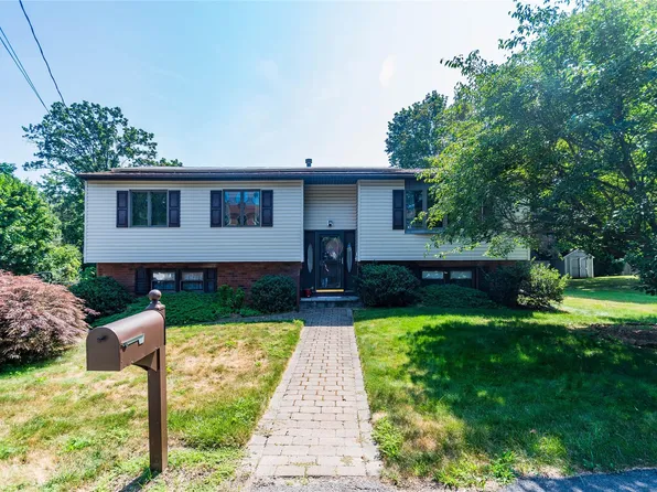 12 Oxford Road, New Windsor, NY 12553