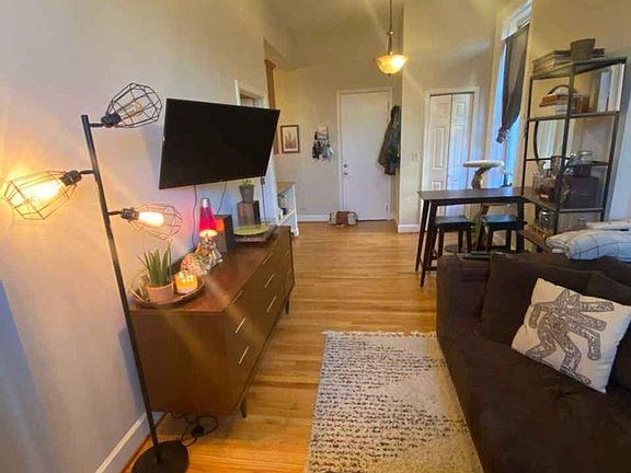 4th image of 1365 W Grand Ave #2R