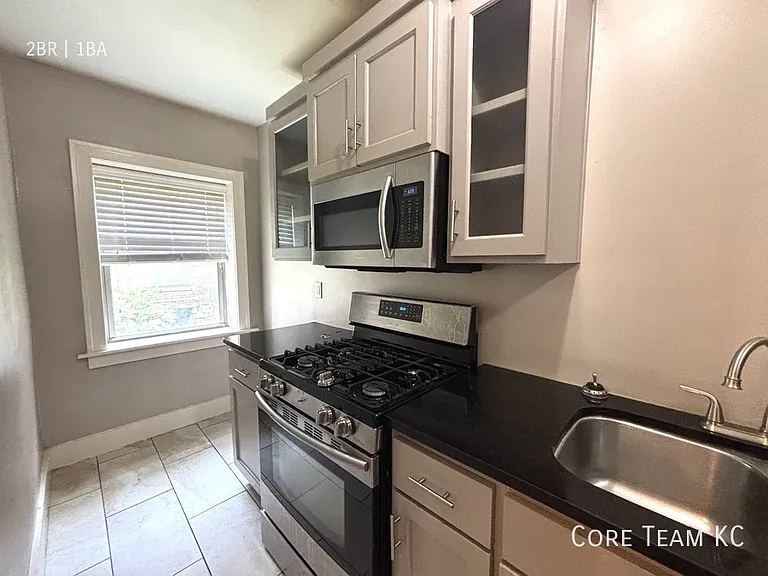 710 W 48th St #105 — Photo 7