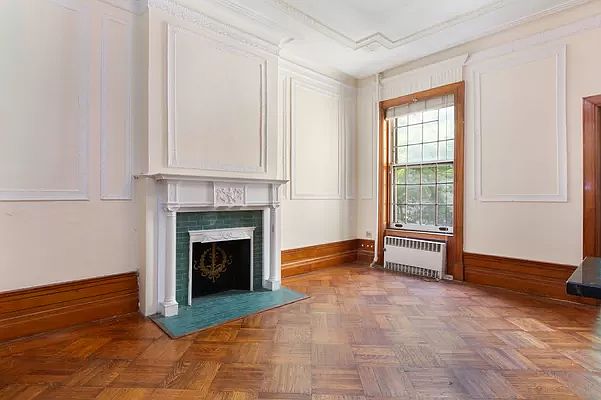 1st image of 34 Montgomery Pl
