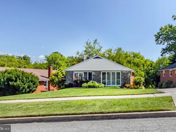 1733 Green Valley Rd, Havertown, PA 19083
