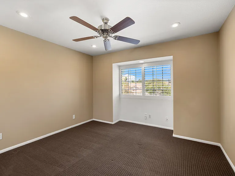 1648 Meadowglen Ct — Photo 14
