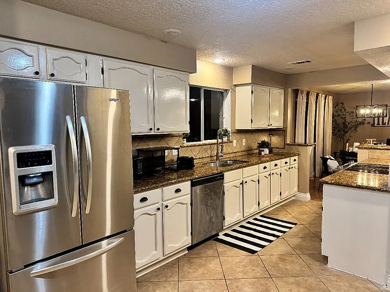 2406 Strait Ln — Photo 4