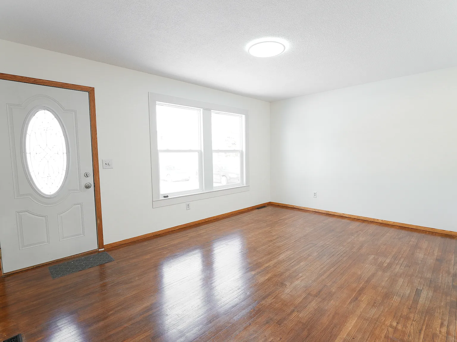 5 bed, 2088 sqft, $2,845 — Photo 3