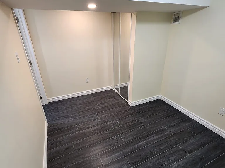 2200 Kawartha Heights Blvd #BASEMENT — Photo 11