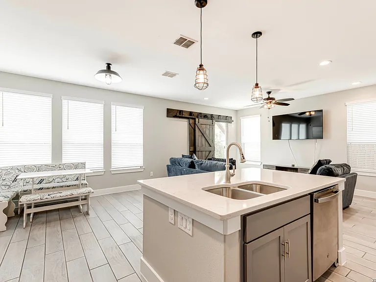 1426 E Sandalwood Ln — Photo 13