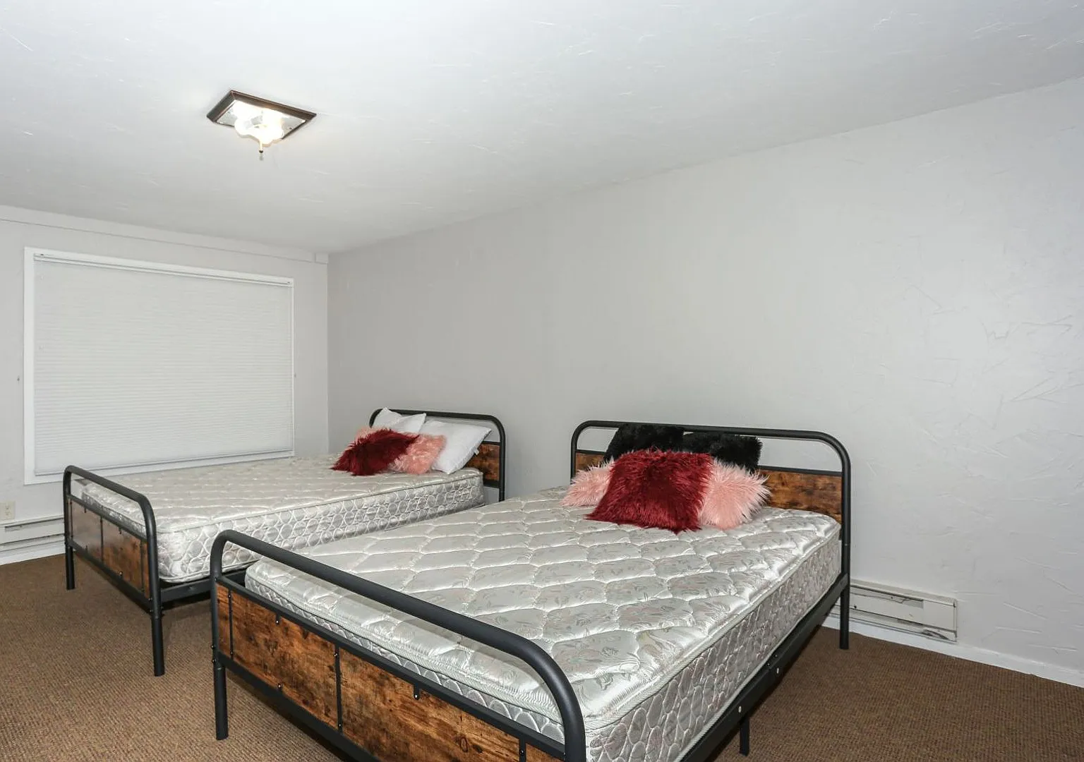 6 Month lease! Walk to everything! Partially Furnished! — Photo 3