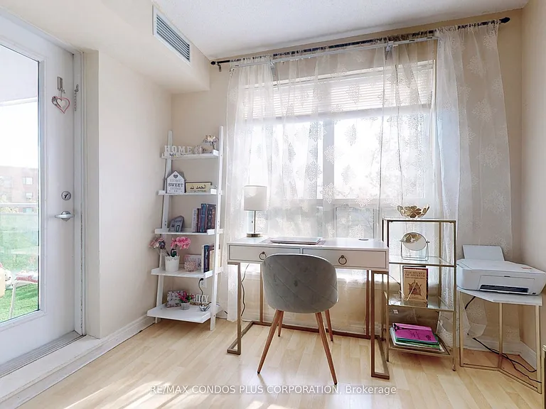 60 Fairfax Cres #315 — Photo 11