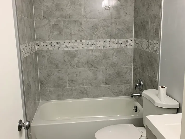 104 Marshall Ct — Photo 1