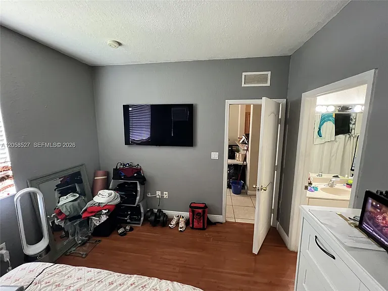 1535 SE 26th St #200 — Photo 20