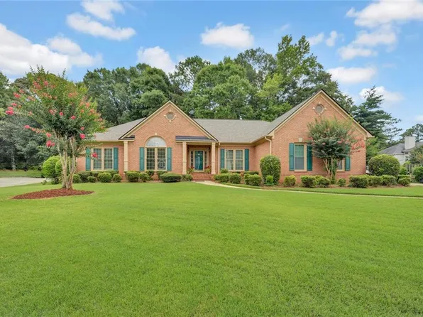 1760 Heatherstone Holw SE, Conyers, GA 30013