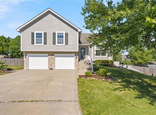 3705 Lee Ct, Leavenworth, KS 66048